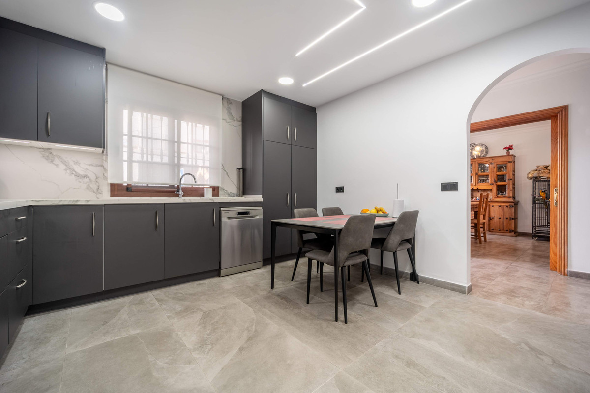 3 Bedroom Villa for Sale in Estepona — 5