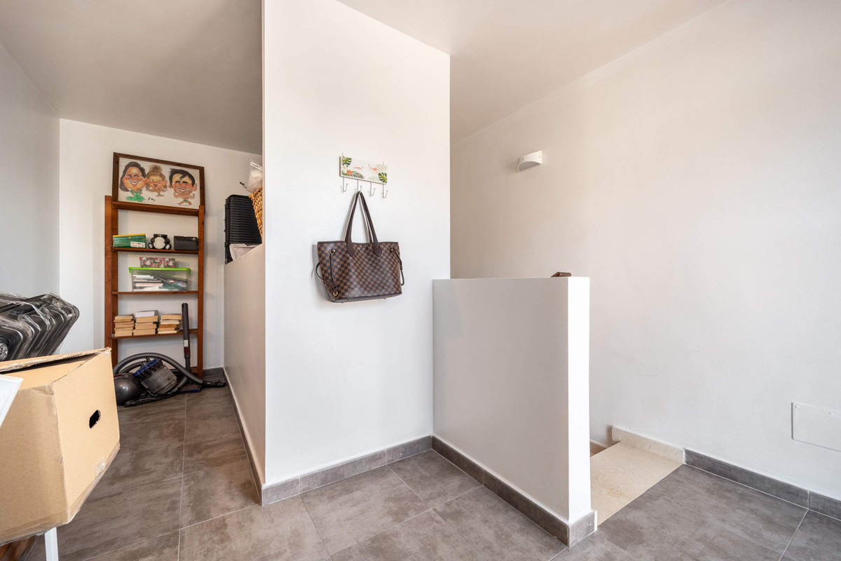 3 Bedroom Villa for Sale in Estepona — 8