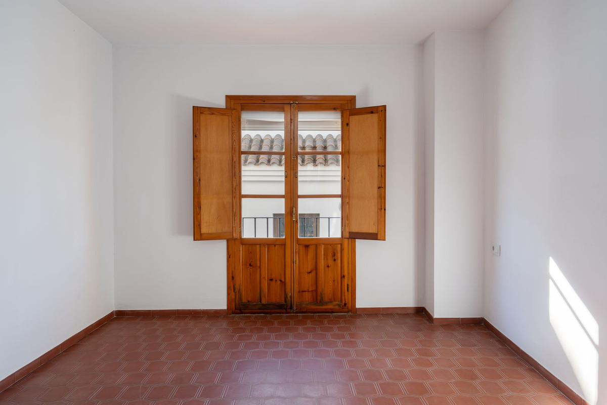 5 Bedroom Villa for Sale in Estepona — 9