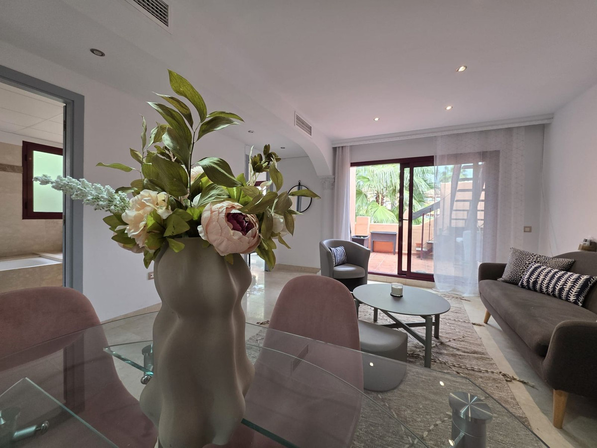 2 Bedroom Apartment for Sale in Estepona — view 10