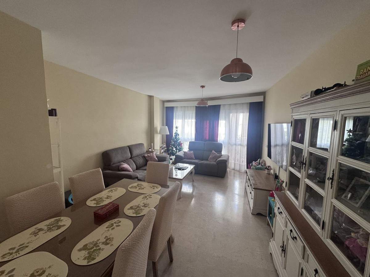 4 Bedroom Apartment for Sale in Estepona — 2