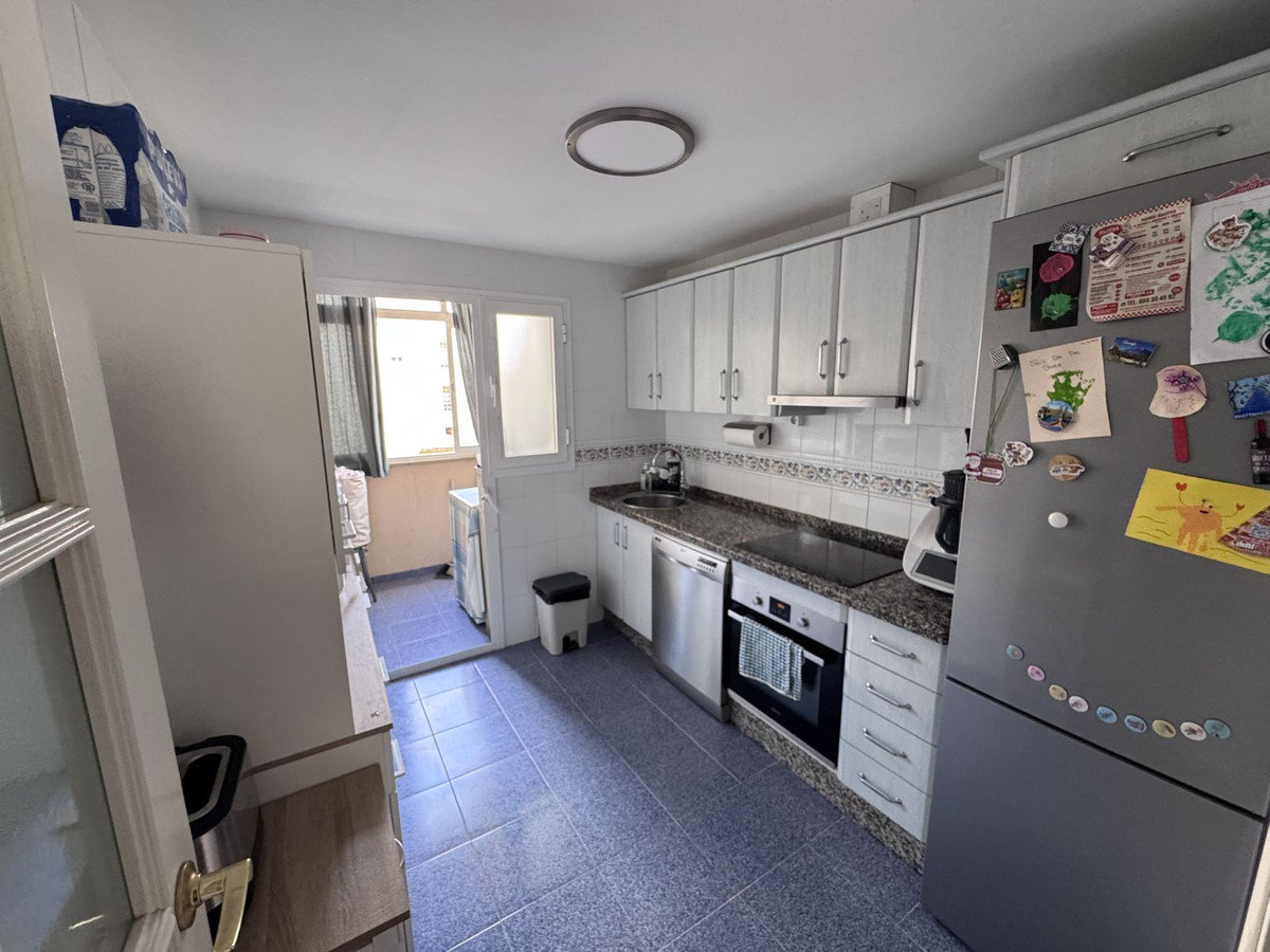 4 Bedroom Apartment for Sale in Estepona — 4