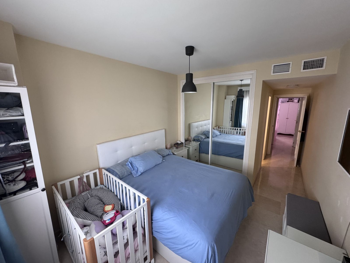 4 Bedroom Apartment for Sale in Estepona — 8