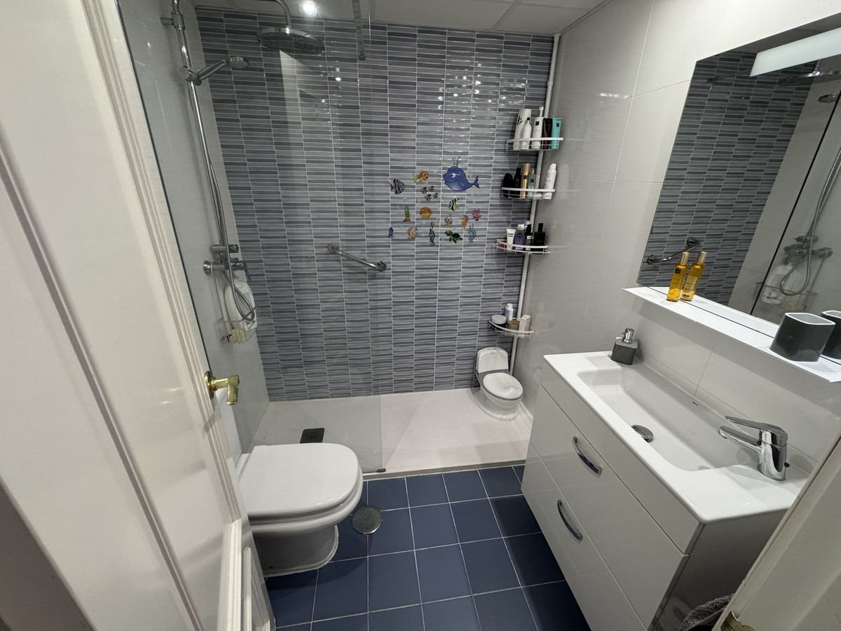 4 Bedroom Apartment for Sale in Estepona — 9