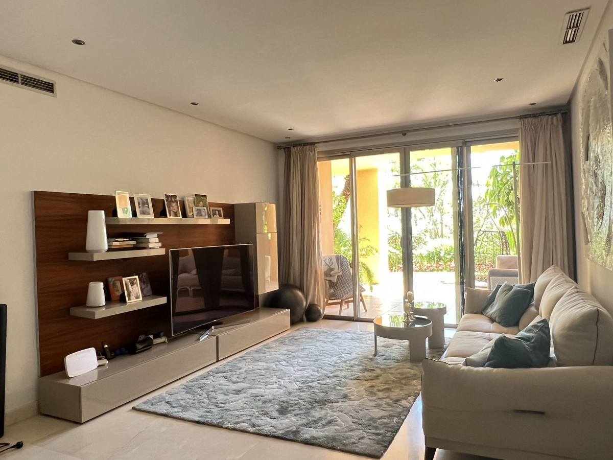 3 Bedroom Apartment for Sale in The Golden Mile — view 12