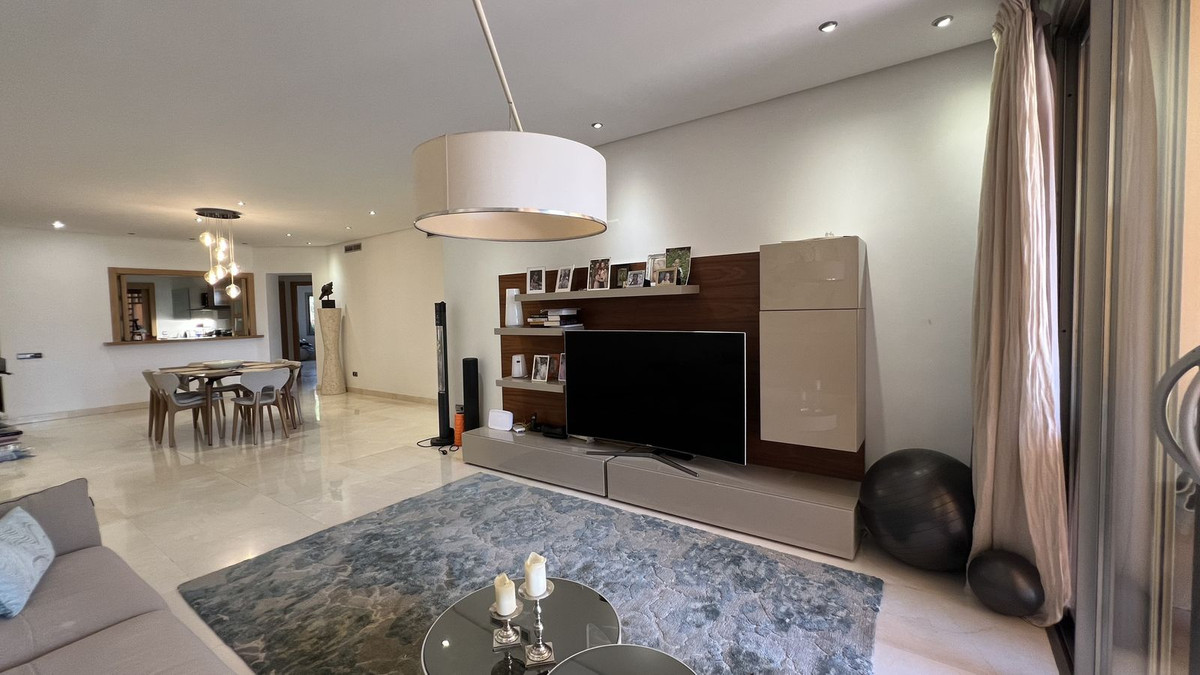 3 Bedroom Apartment for Sale in The Golden Mile — view 13