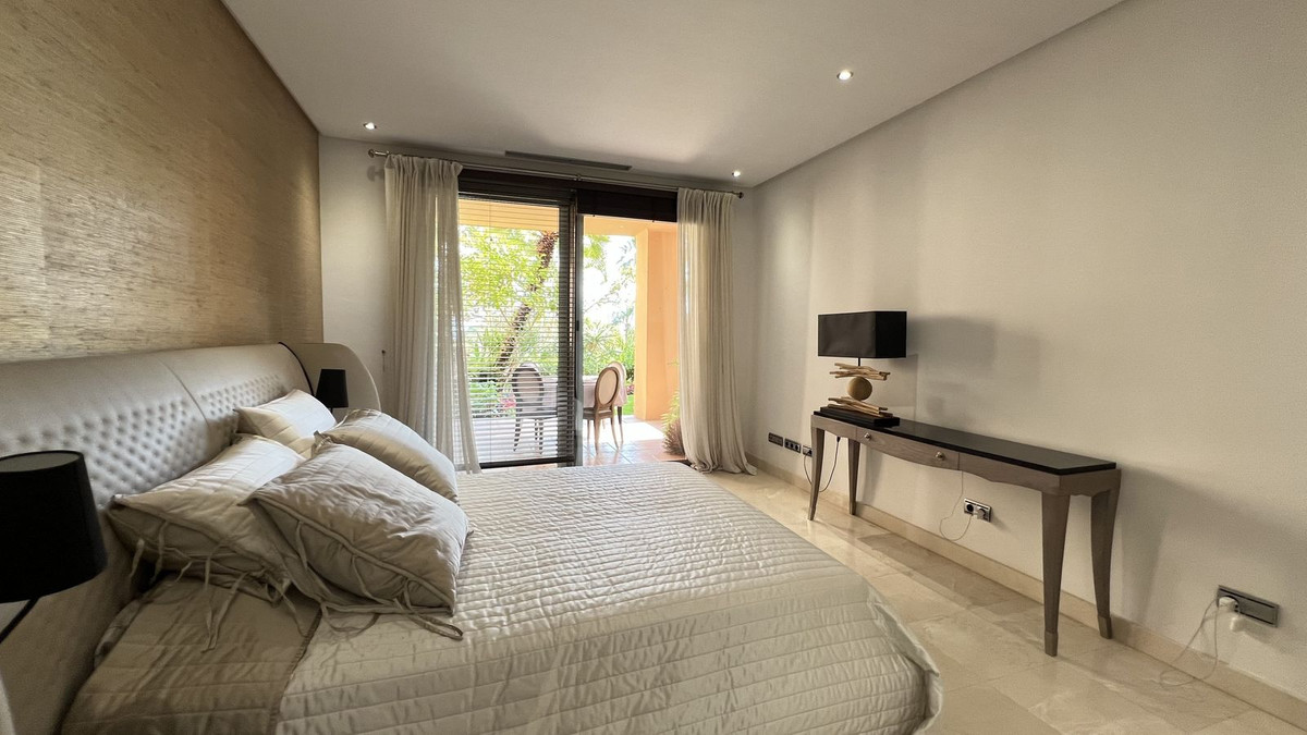3 Bedroom Apartment for Sale in The Golden Mile — view 14