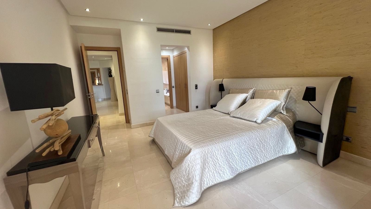 3 Bedroom Apartment for Sale in The Golden Mile — view 16