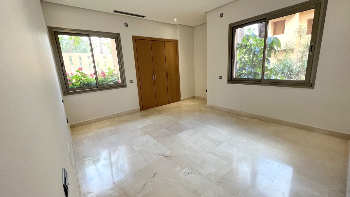 3 Bedroom Apartment for Sale in The Golden Mile — view 17