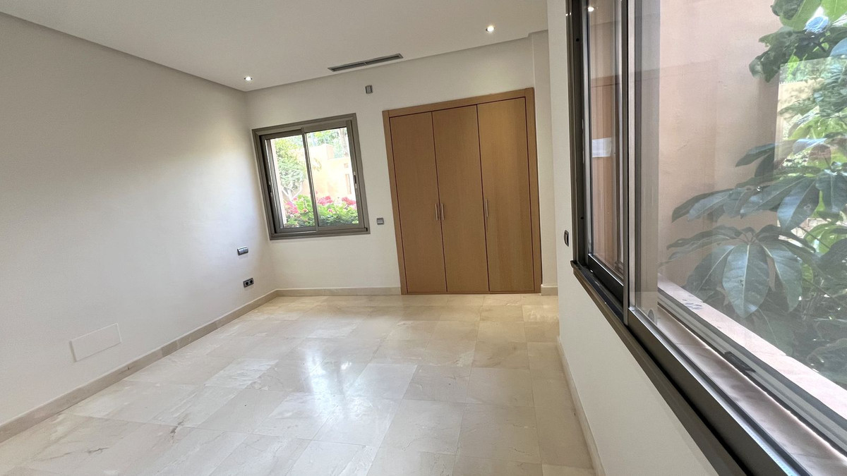 3 Bedroom Apartment for Sale in The Golden Mile — view 18