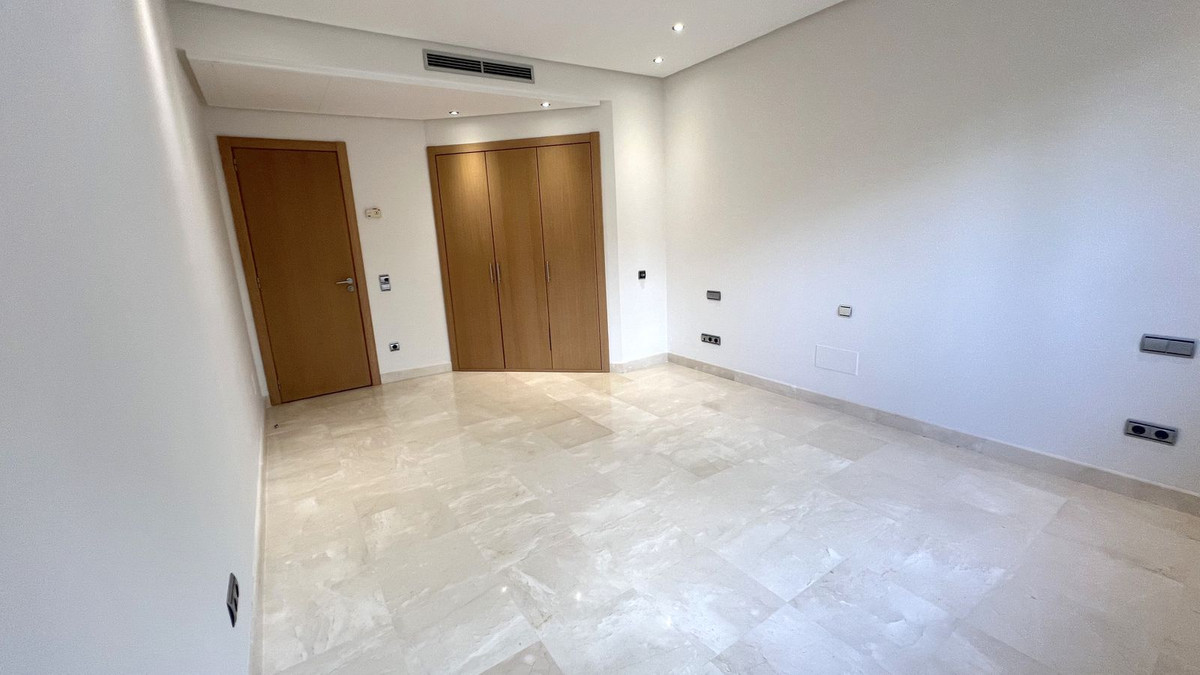 3 Bedroom Apartment for Sale in The Golden Mile — view 19