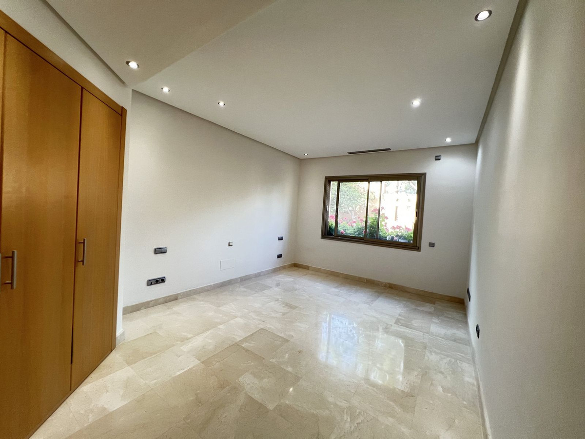 3 Bedroom Apartment for Sale in The Golden Mile — view 20