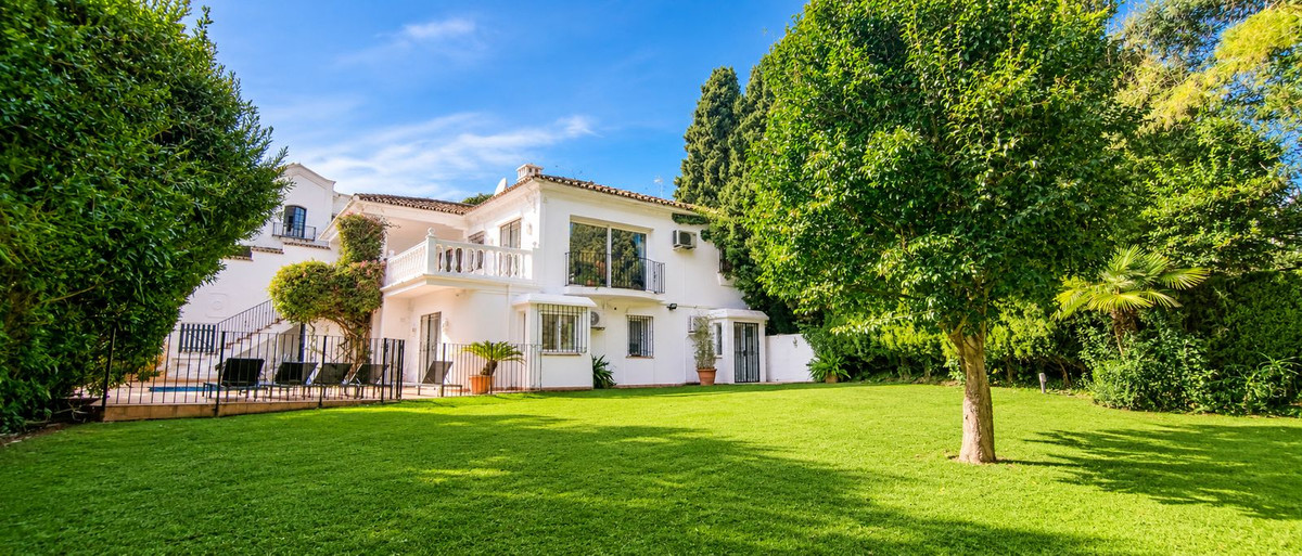 4 Bedroom Villa for Sale in Marbella