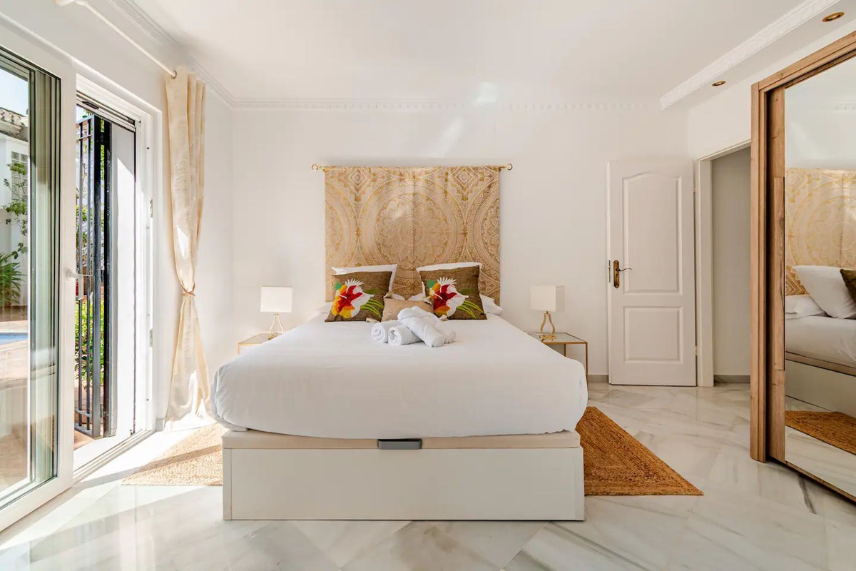 4 Bedroom Villa for Sale in Marbella — view 14