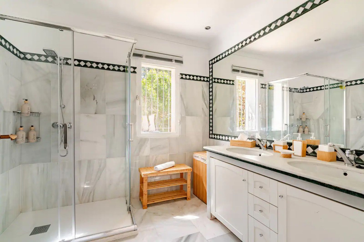 4 Bedroom Villa for Sale in Marbella — view 15