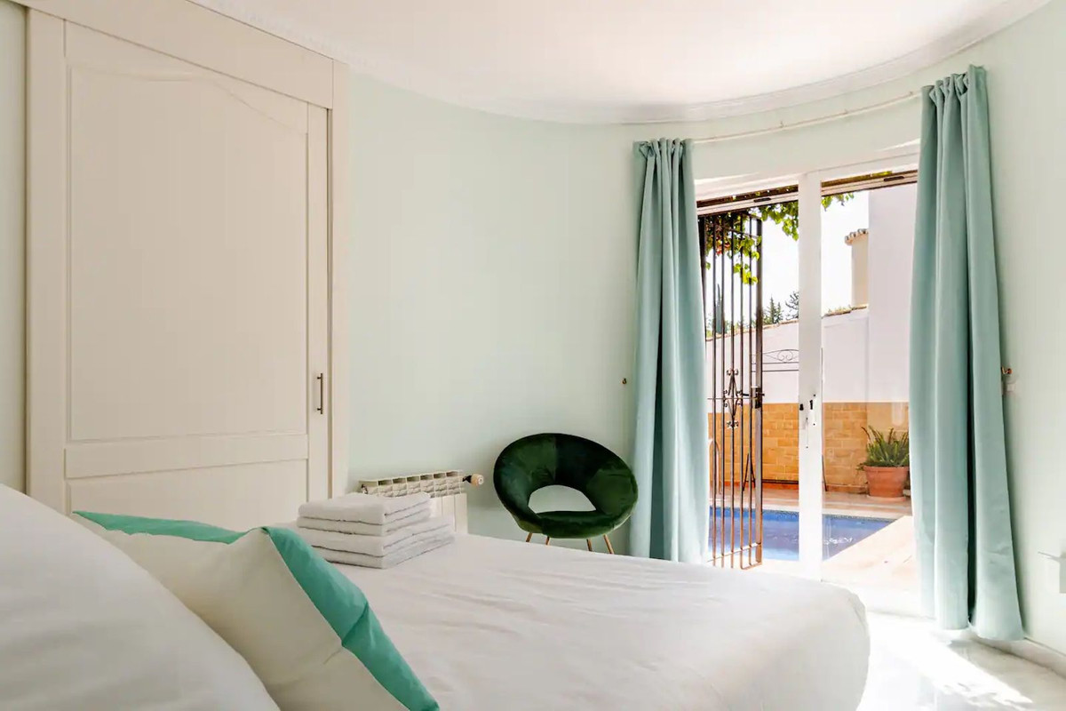 4 Bedroom Villa for Sale in Marbella — view 20
