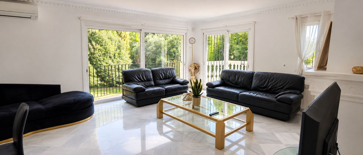 4 Bedroom Villa for Sale in Marbella — 4