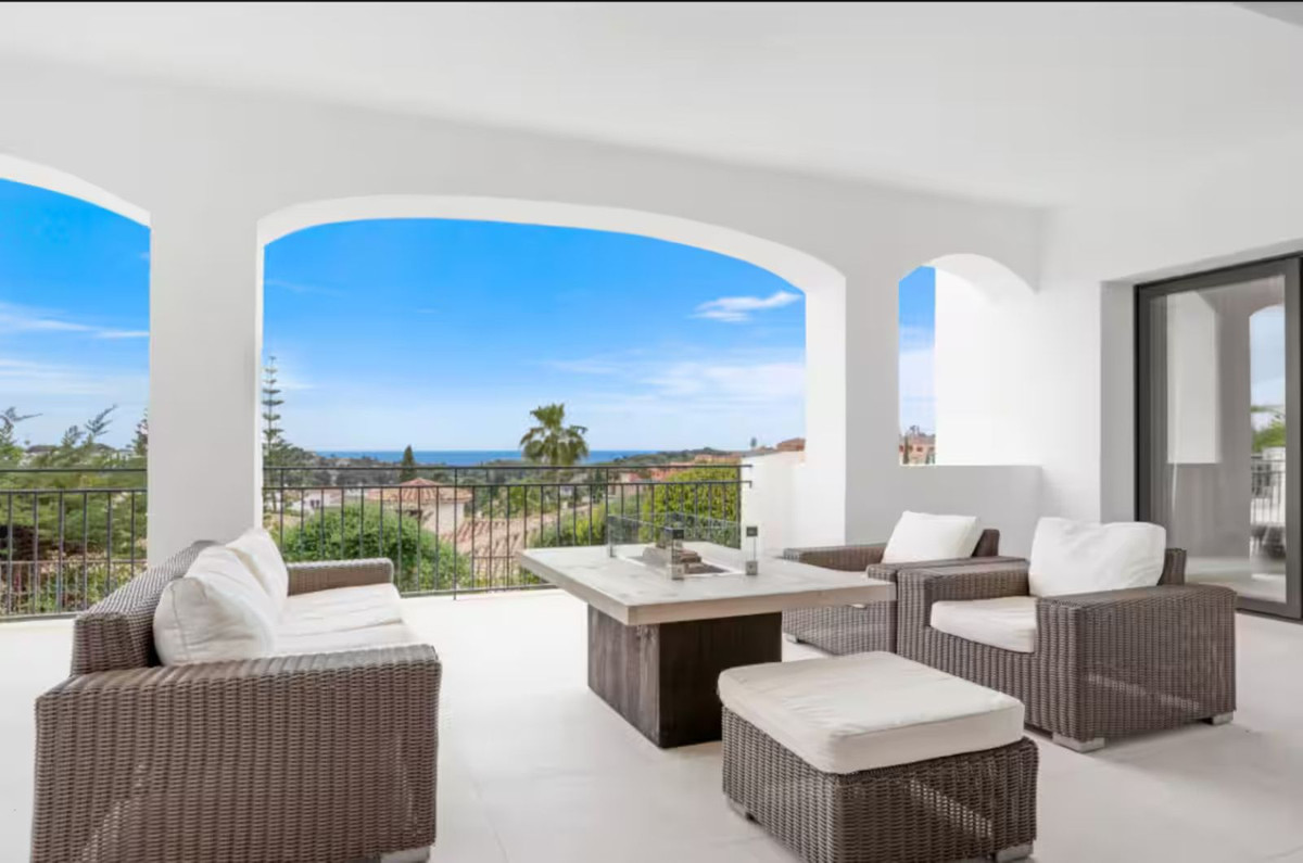 5 Bedroom Villa for Sale in Benahavís