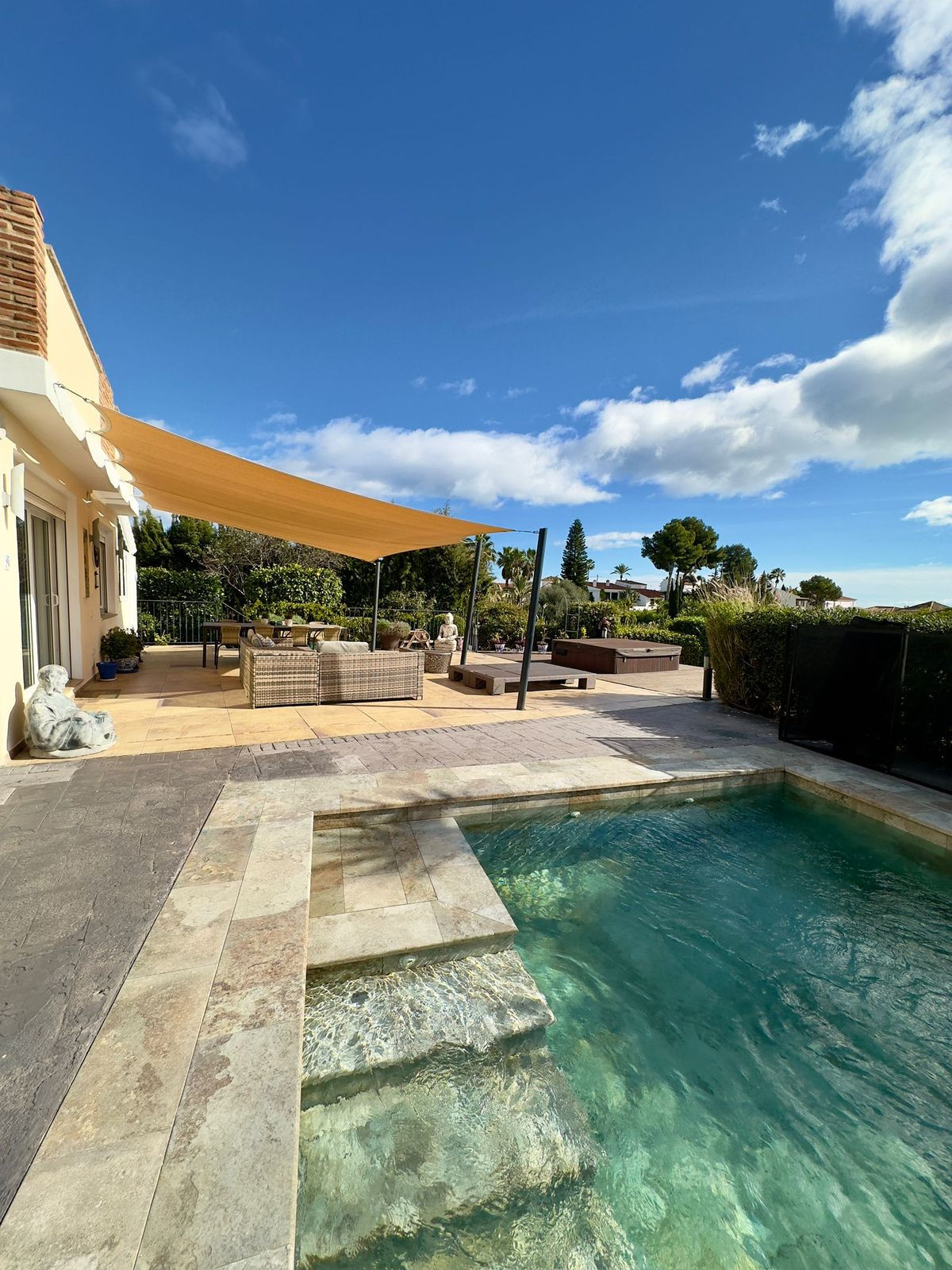 6 Bedroom Villa for Sale in Estepona — 2