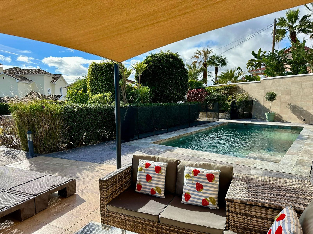 6 Bedroom Villa for Sale in Estepona — 4