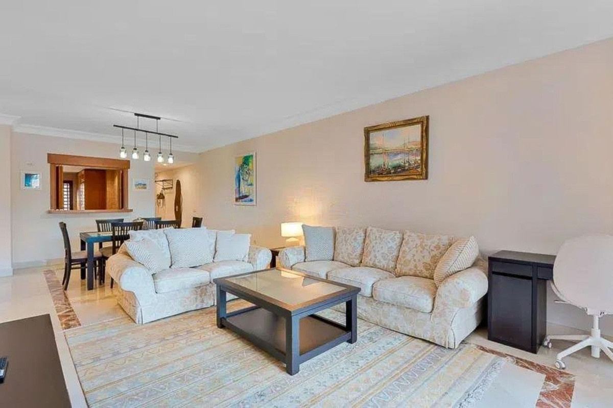 2 Bedroom Apartment for Sale in San Pedro de Alcántara — 3