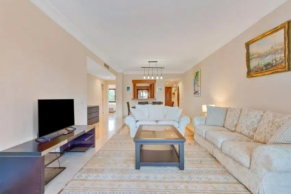 2 Bedroom Apartment for Sale in San Pedro de Alcántara — 4