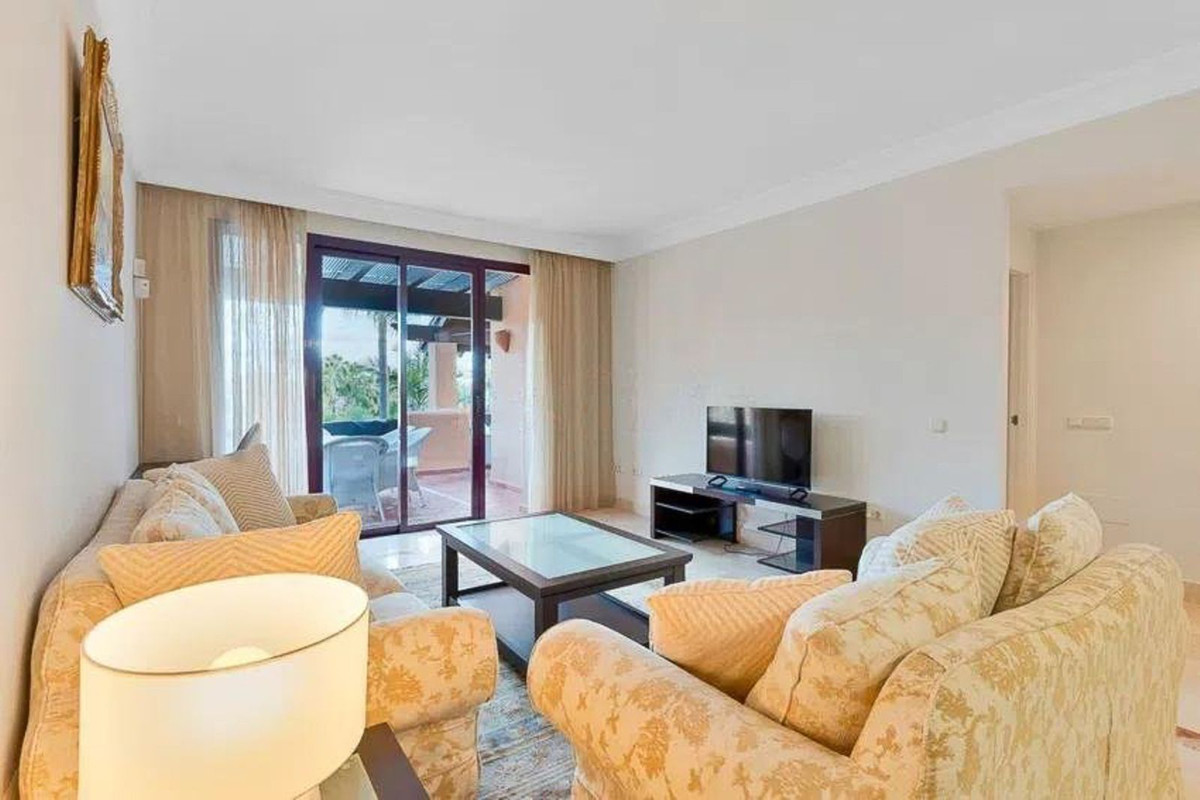 2 Bedroom Apartment for Sale in San Pedro de Alcántara — 5