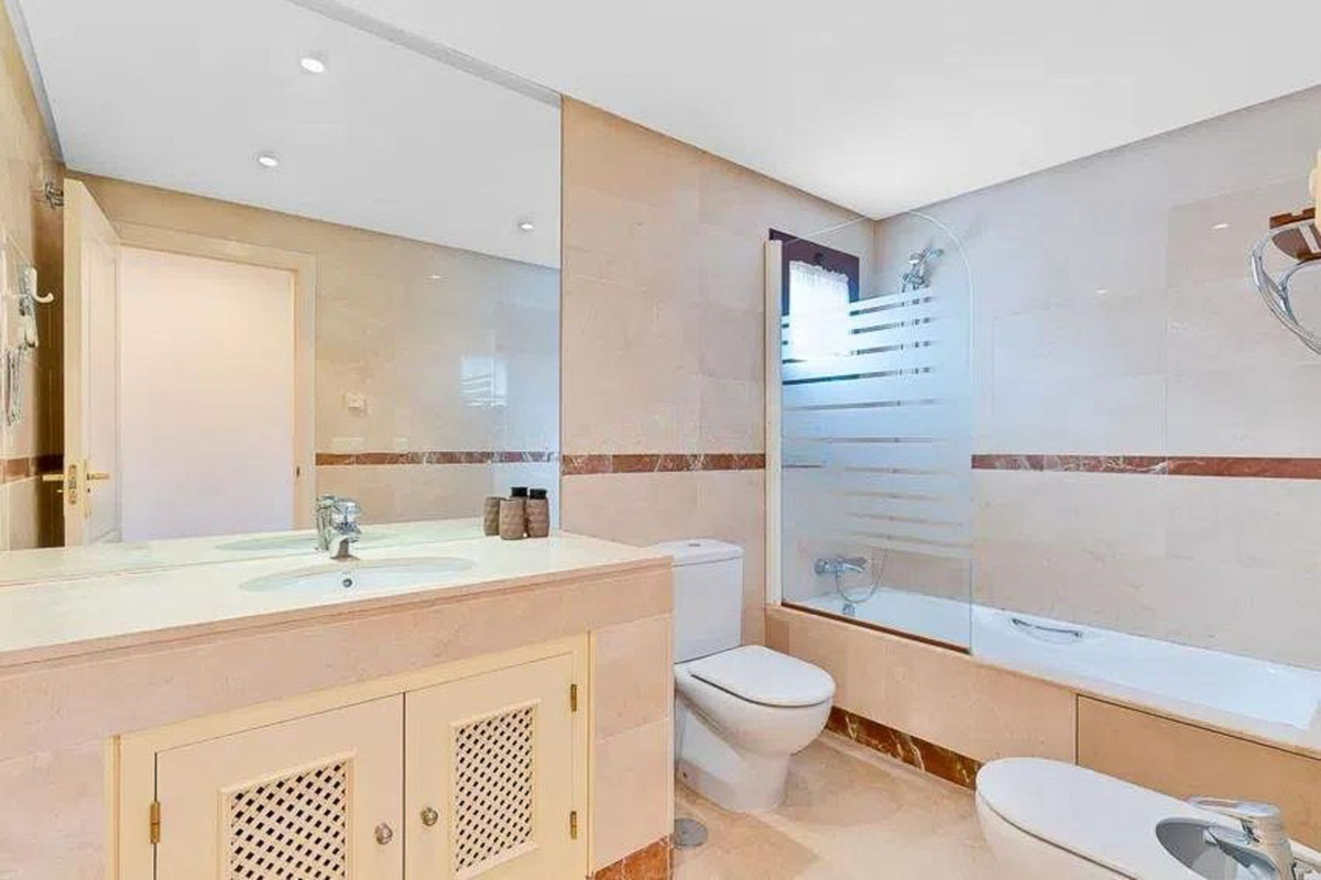 2 Bedroom Apartment for Sale in San Pedro de Alcántara — view 10