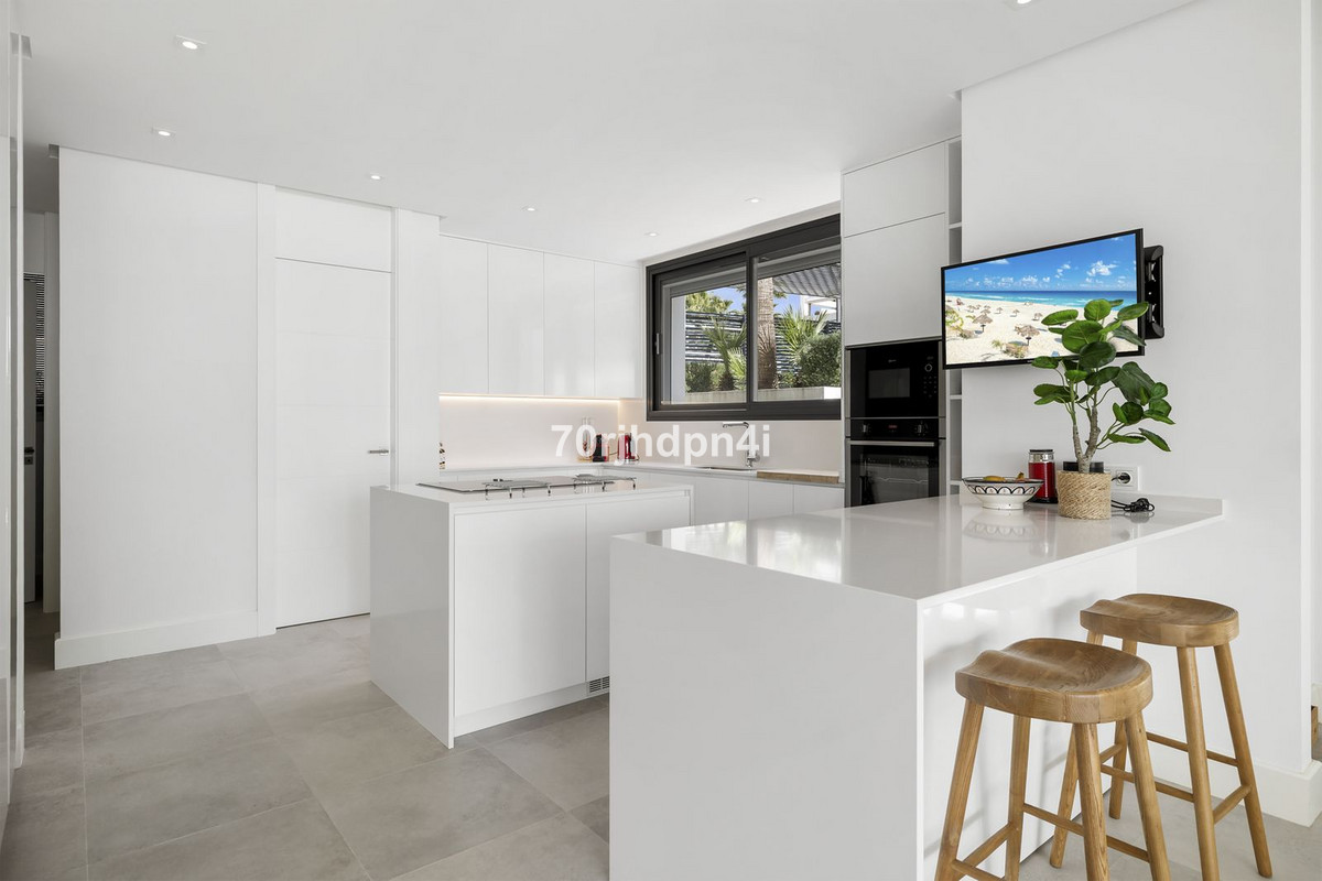 5 Bedroom Villa for Sale in Marbella — 2