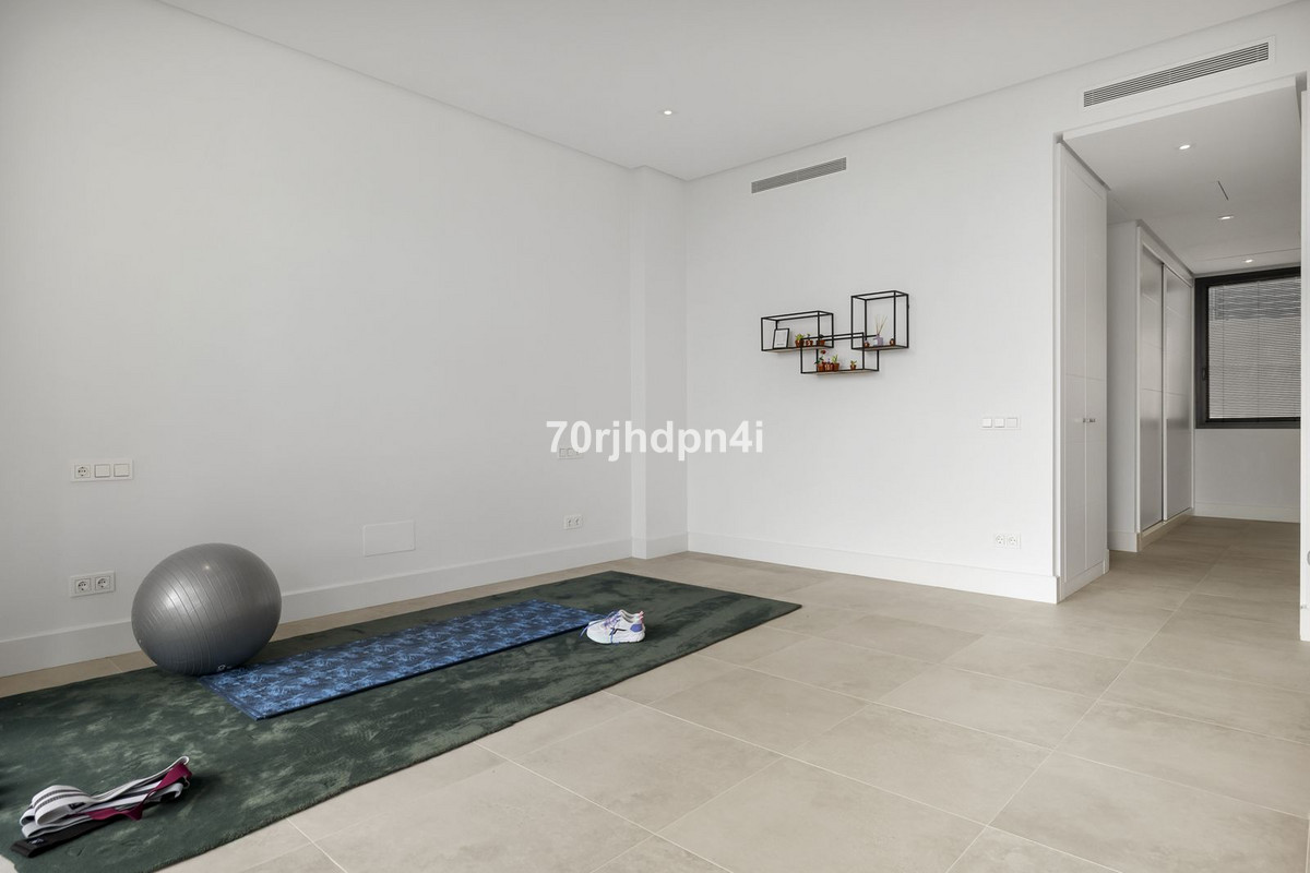 5 Bedroom Villa for Sale in Marbella — 3