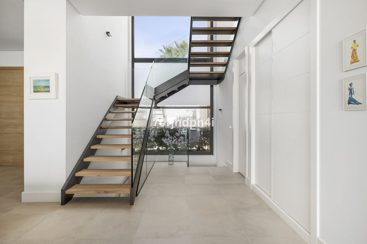 5 Bedroom Villa for Sale in Marbella — 8