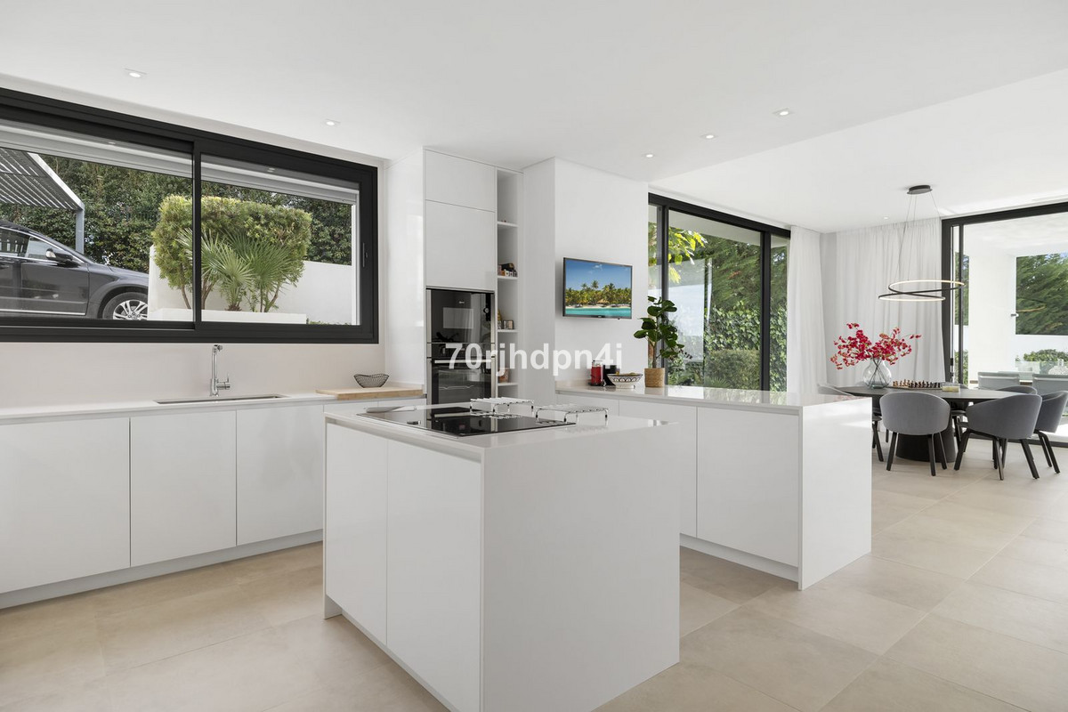 5 Bedroom Villa for Sale in Marbella — view 10