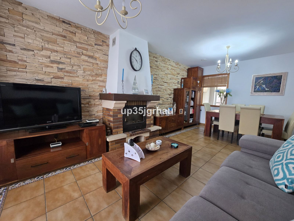4 Bedroom Villa for Sale in Cancelada — 2