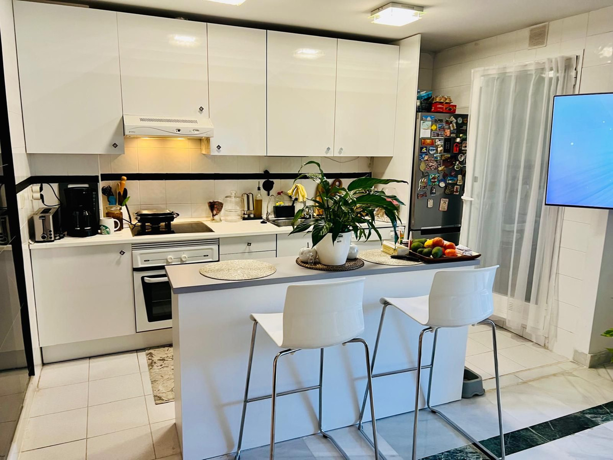 2 Bedroom Apartment for Sale in The Golden Mile — 5