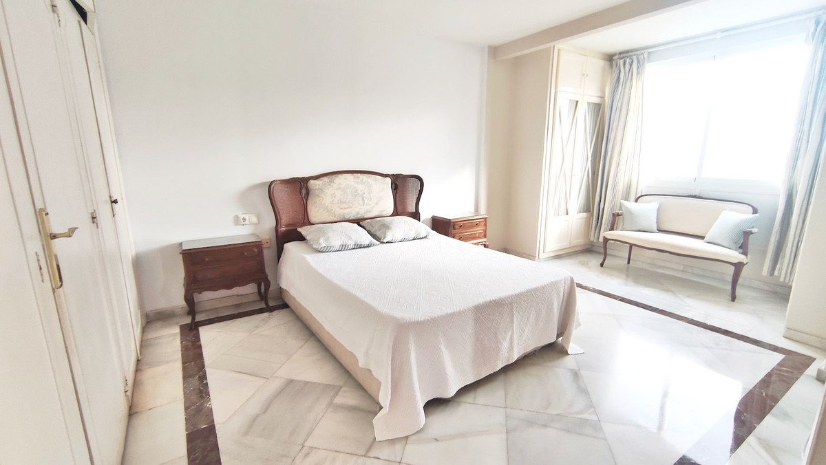 4 Bedroom Apartment for Sale in Marbella — 3