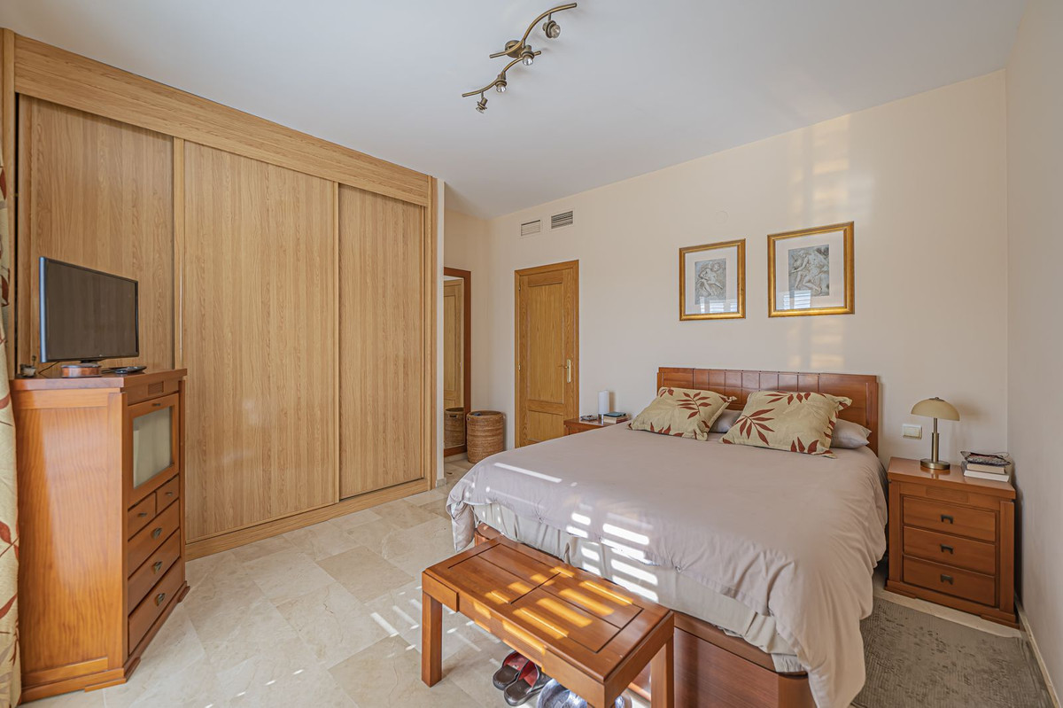 4 Bedroom Apartment for Sale in Selwo — 5