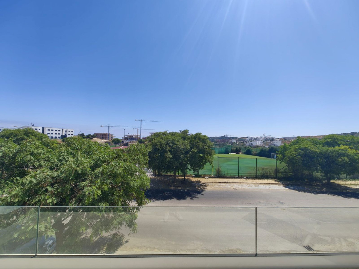 3 Bedroom Apartment for Sale in Estepona — view 10