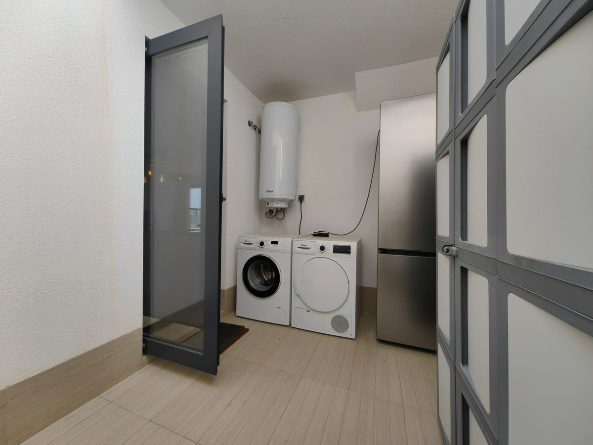 3 Bedroom Apartment for Sale in Estepona — 3