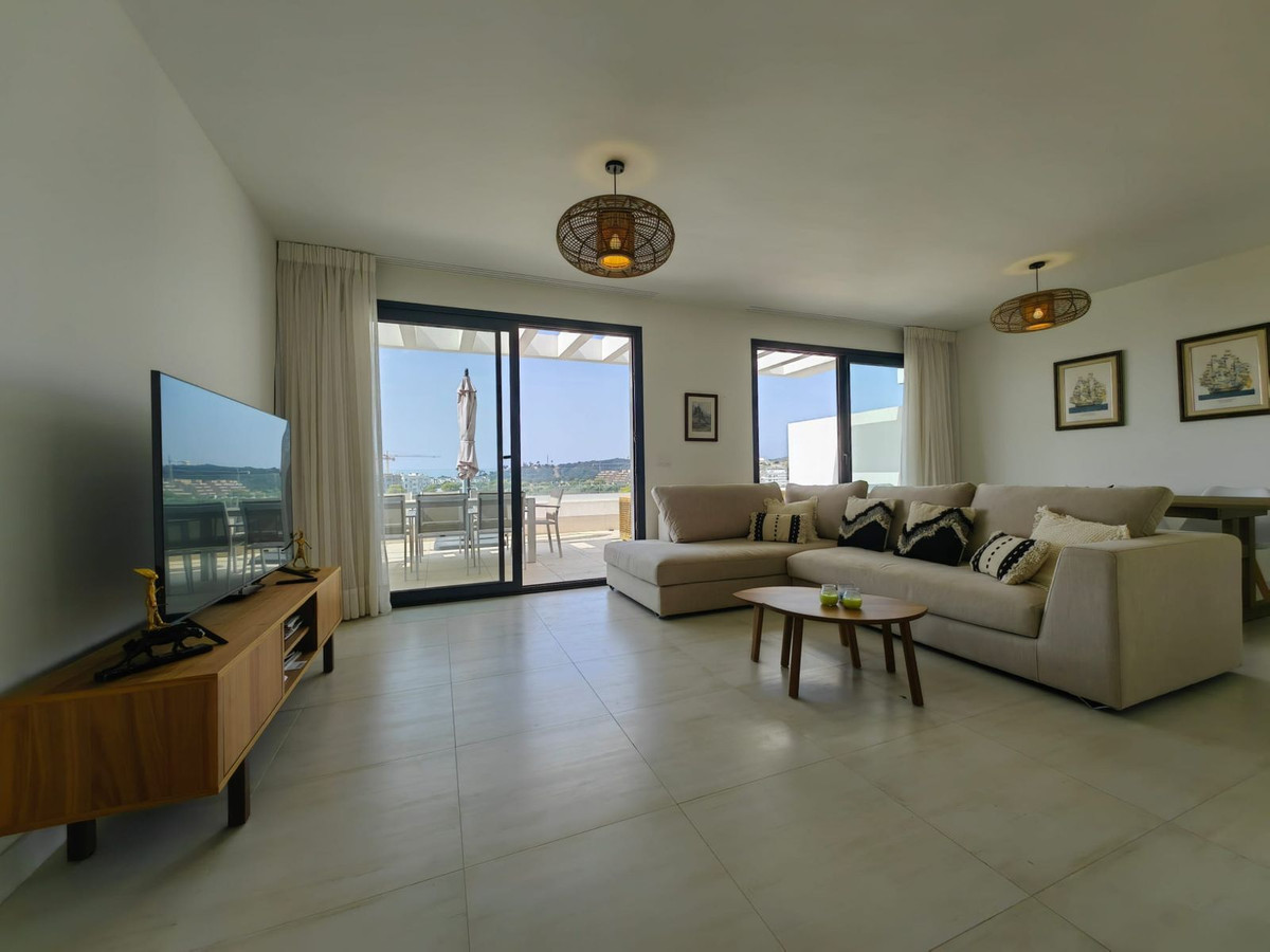 3 Bedroom Apartment for Sale in Estepona — 8