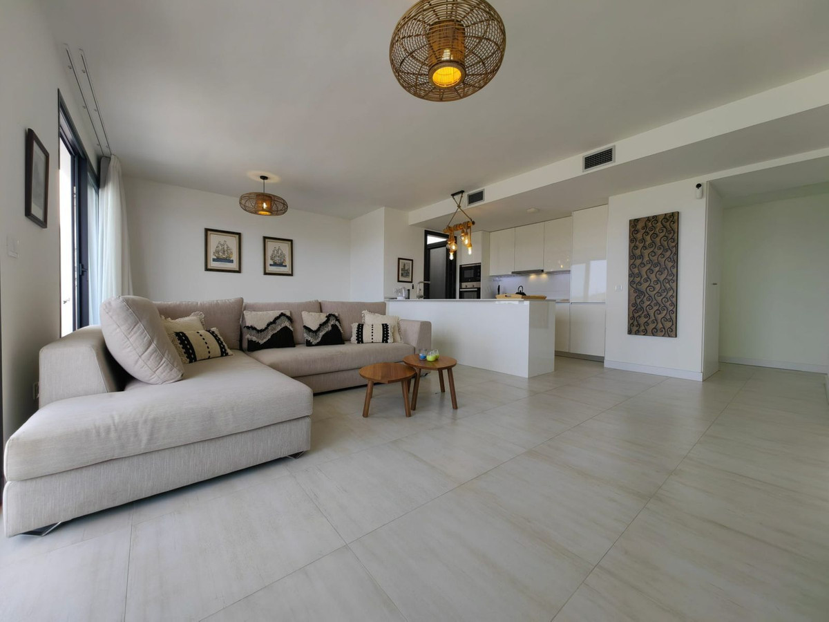3 Bedroom Apartment for Sale in Estepona — 9