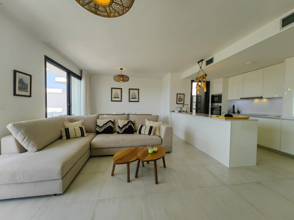3 Bedroom Apartment for Sale in Estepona — view 10