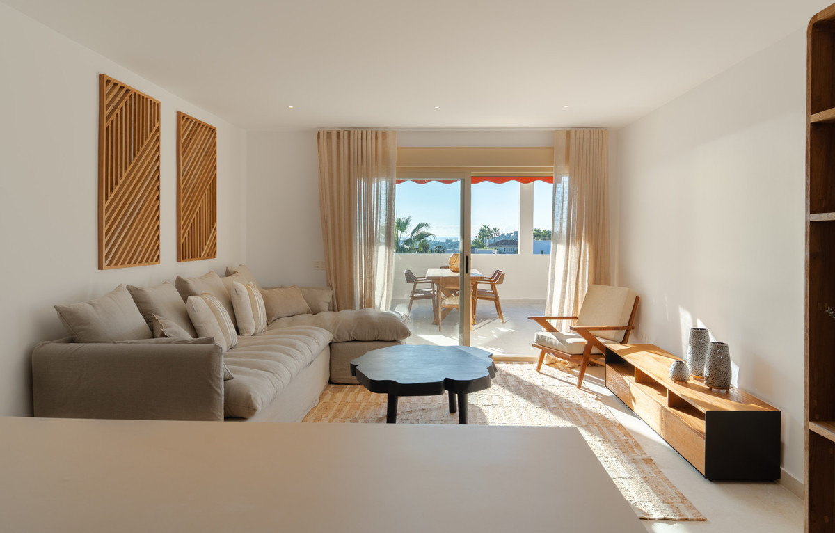 3 Bedroom Apartment for Sale in Nueva Andalucía — 2