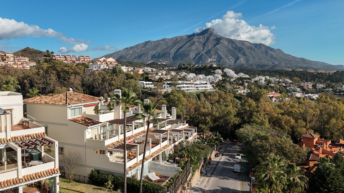 3 Bedroom Apartment for Sale in Nueva Andalucía — 5