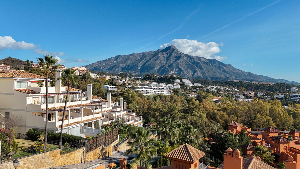 3 Bedroom Apartment for Sale in Nueva Andalucía — 6