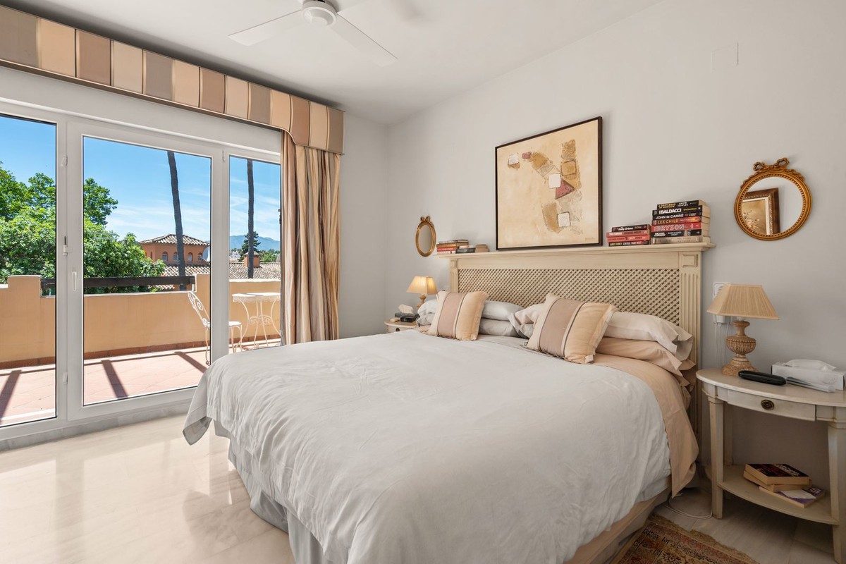 3 Bedroom Villa for Sale in Guadalmina Baja — view 11