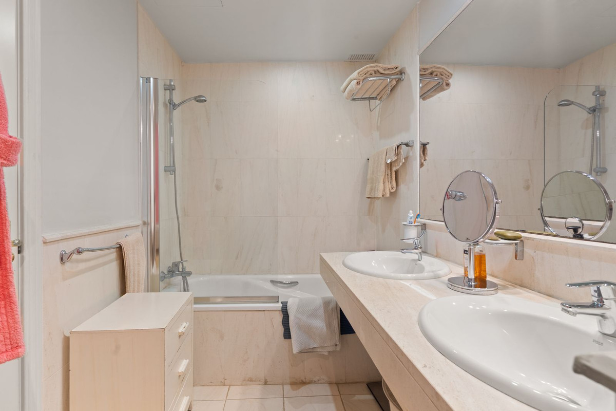 3 Bedroom Villa for Sale in Guadalmina Baja — view 12
