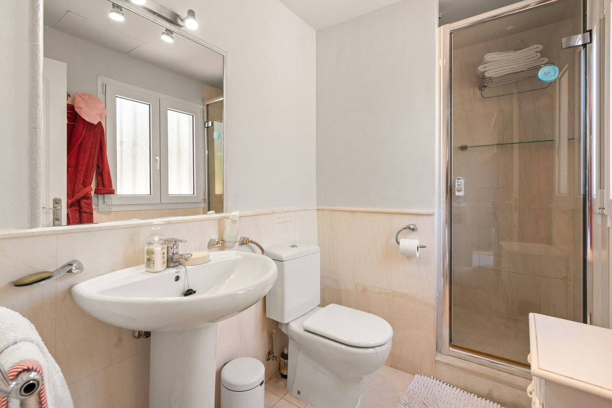 3 Bedroom Villa for Sale in Guadalmina Baja — view 13