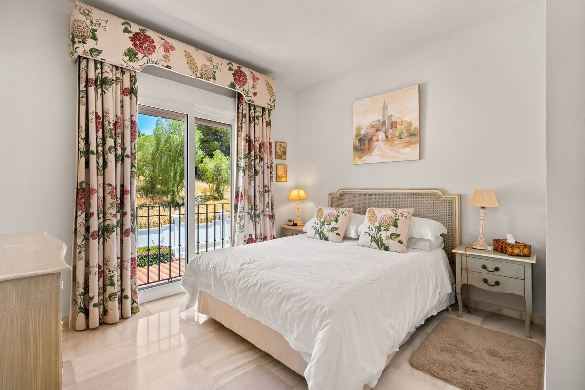 3 Bedroom Villa for Sale in Guadalmina Baja — view 15