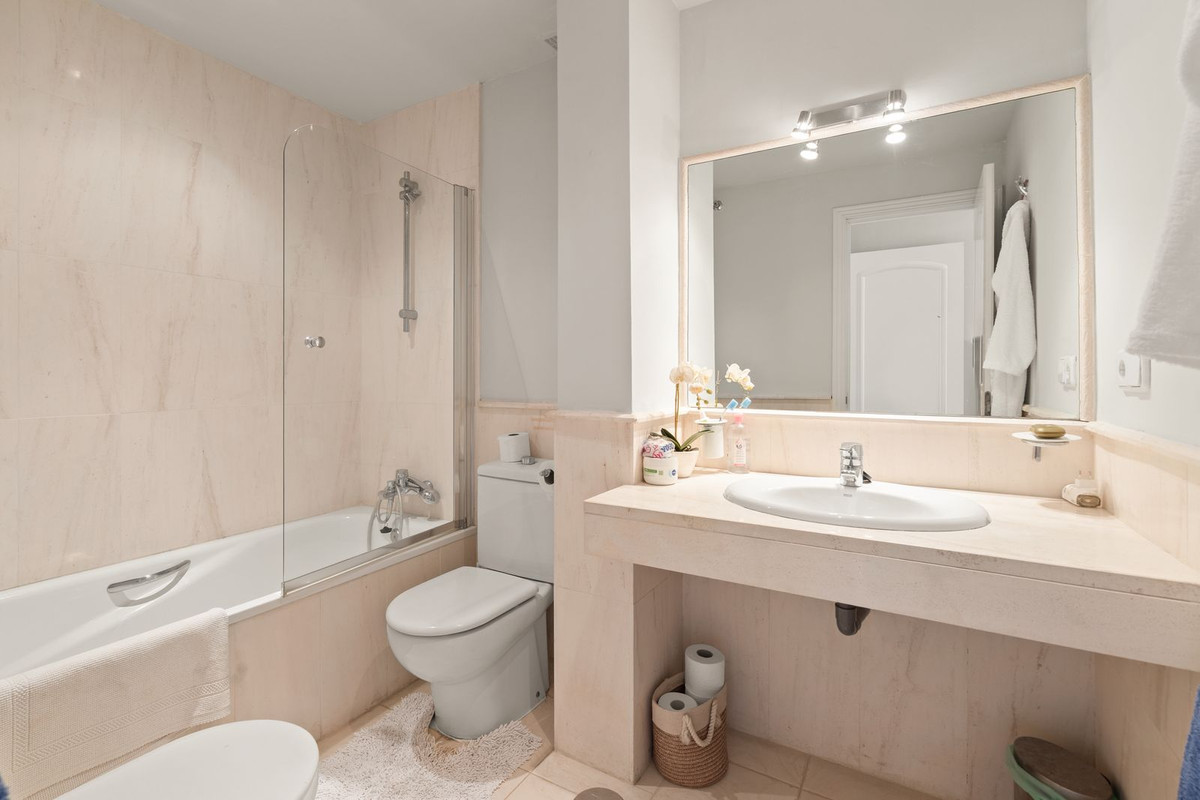 3 Bedroom Villa for Sale in Guadalmina Baja — view 17