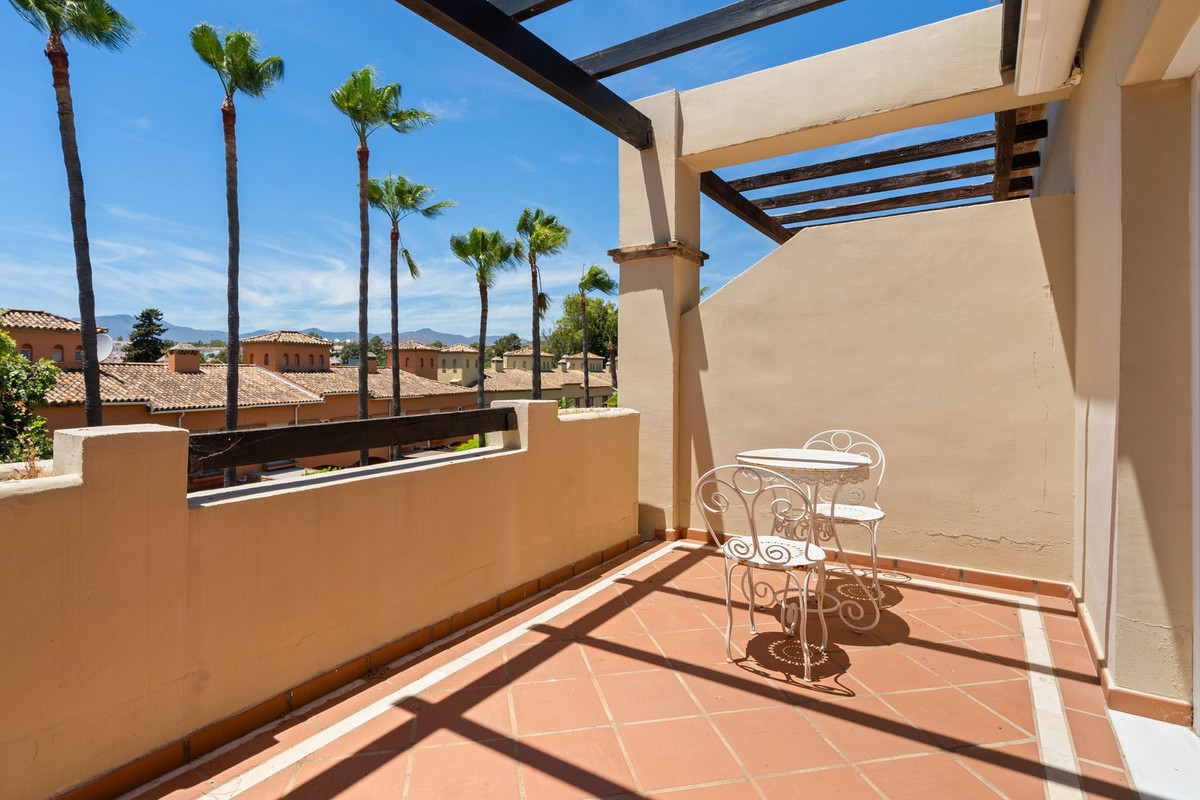 3 Bedroom Villa for Sale in Guadalmina Baja — view 19